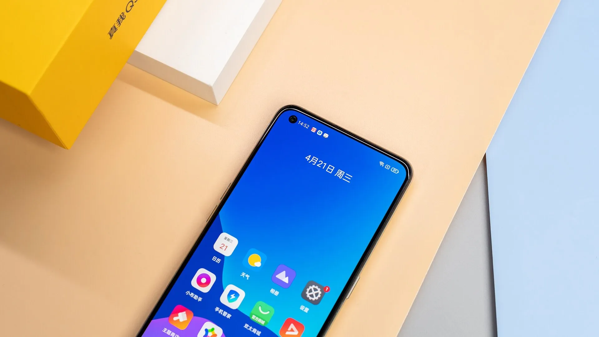 realme Q3i